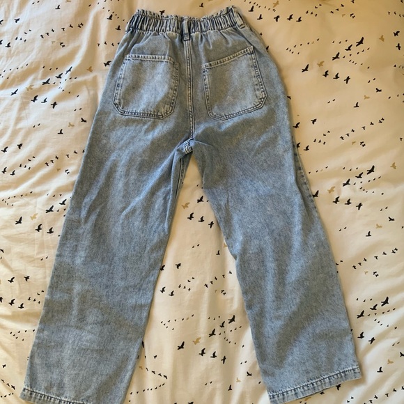 Kids size 10 whitewashed baggy jeans. - Picture 3 of 4